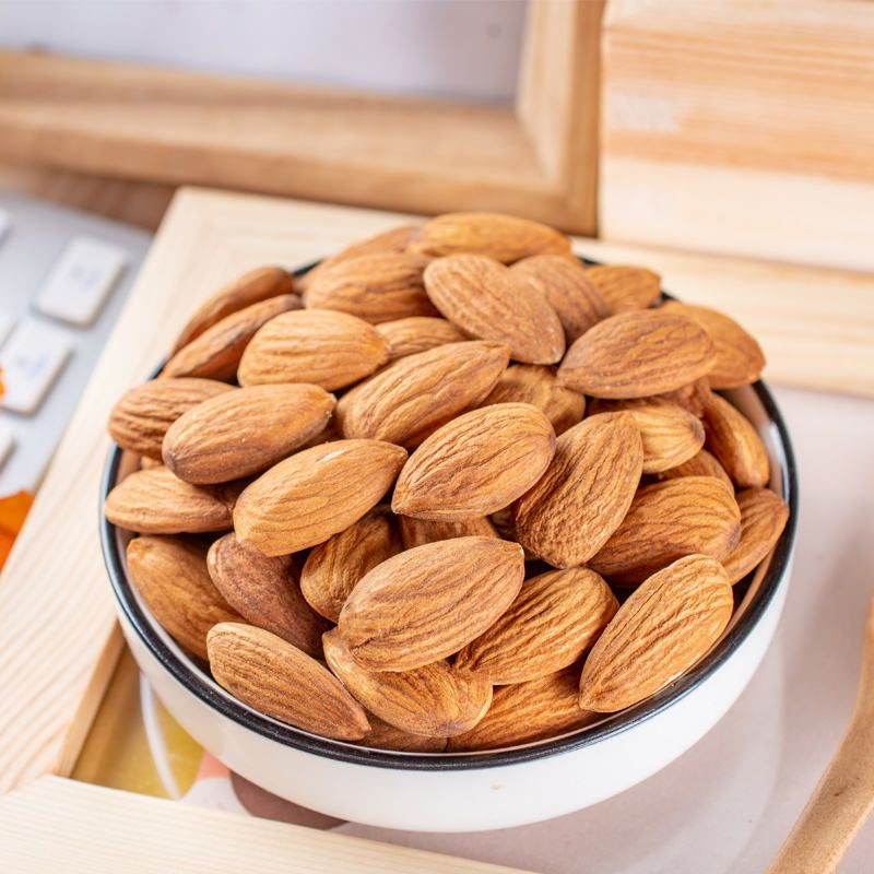 organic and crispy almond